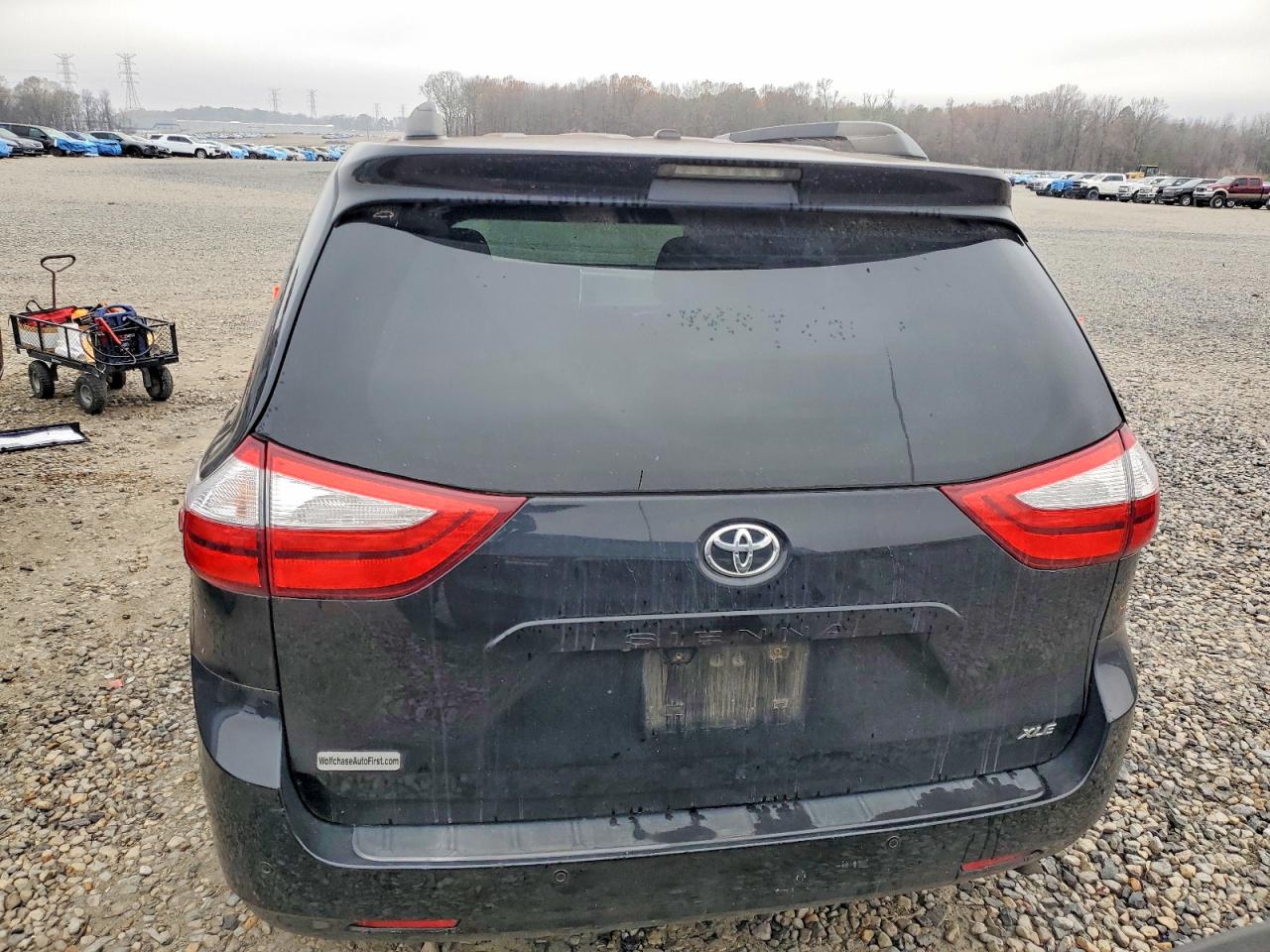 2015 TOYOTA SIENNA XLE photo 6