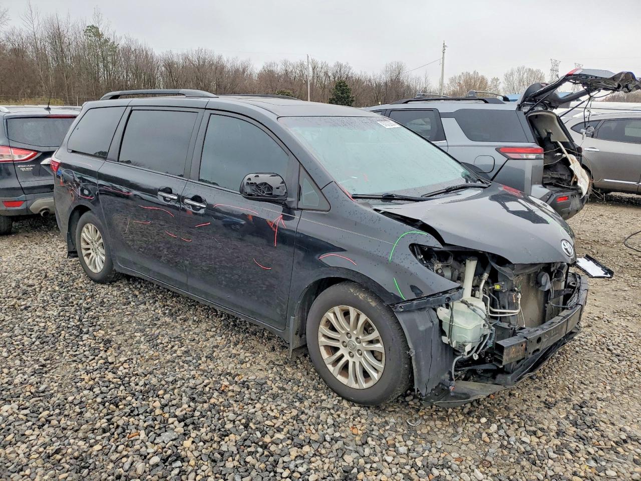 2015 TOYOTA SIENNA XLE photo 4