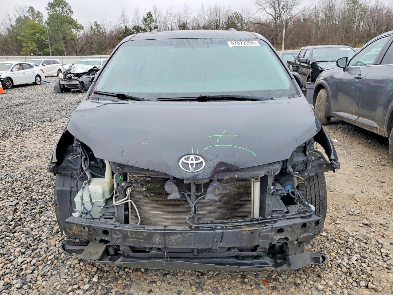 2015 TOYOTA SIENNA XLE photo 5