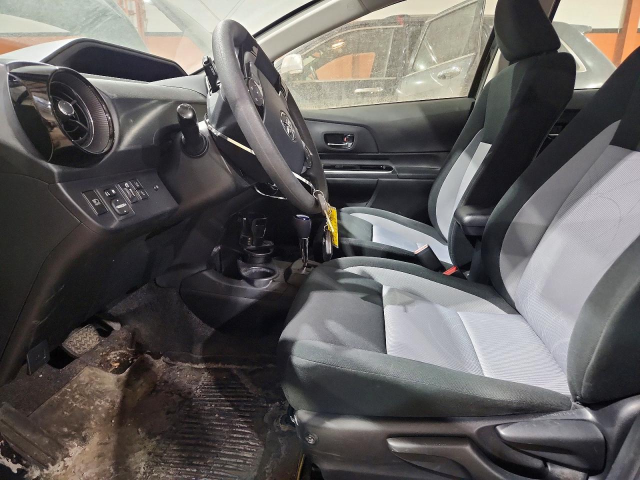 2018 TOYOTA PRIUS C photo 13