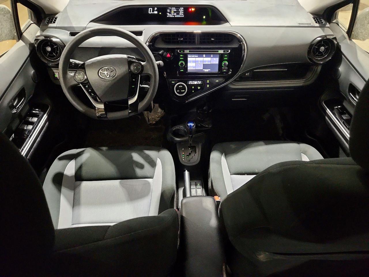2018 TOYOTA PRIUS C photo 15