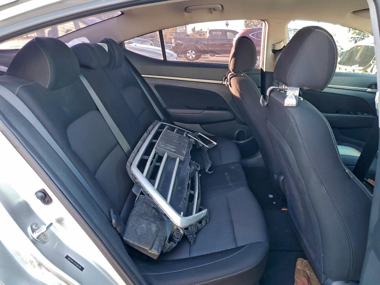 2018 HYUNDAI ELANTRA SEL photo 10