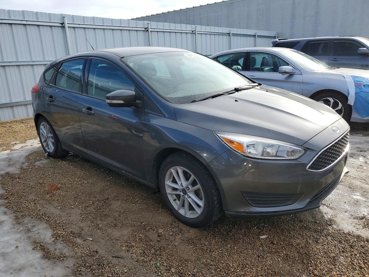 2017 FORD FOCUS SE photo 4