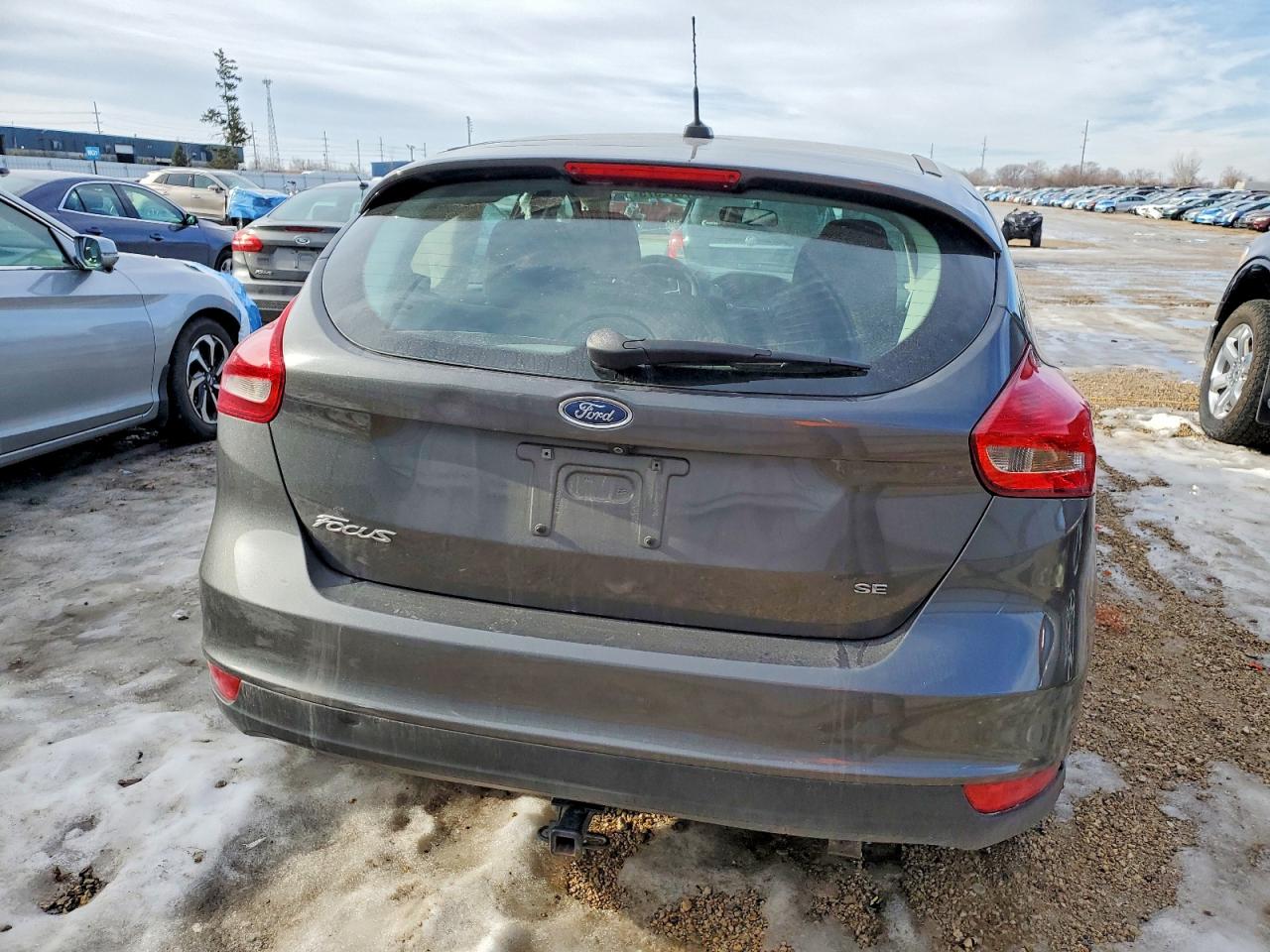 2017 FORD FOCUS SE photo 6
