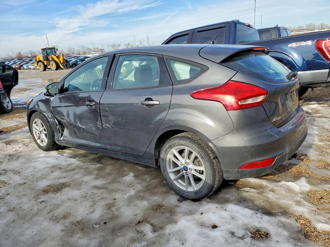 2017 FORD FOCUS SE photo 2