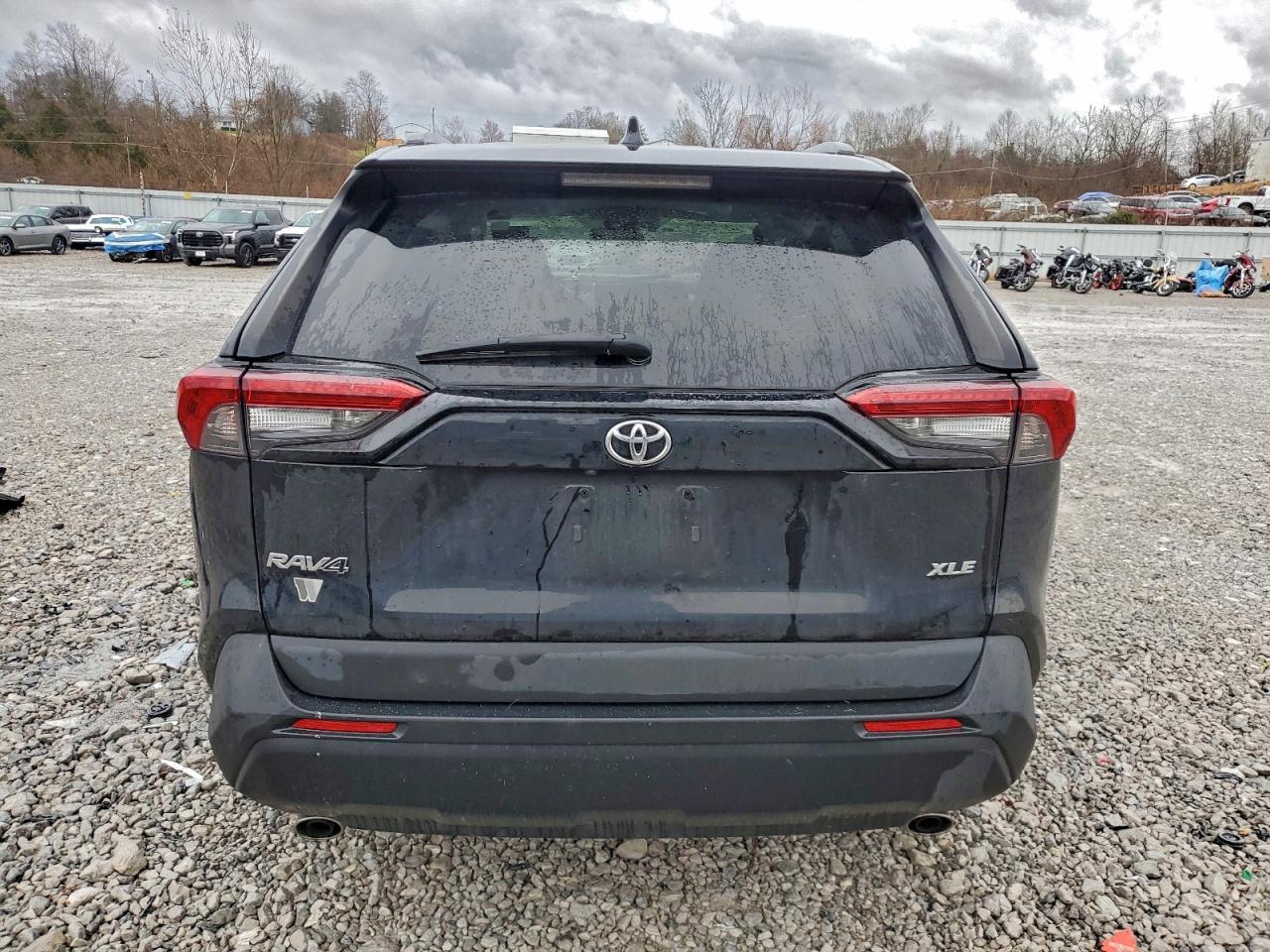 2021 TOYOTA RAV4 XLE photo 6