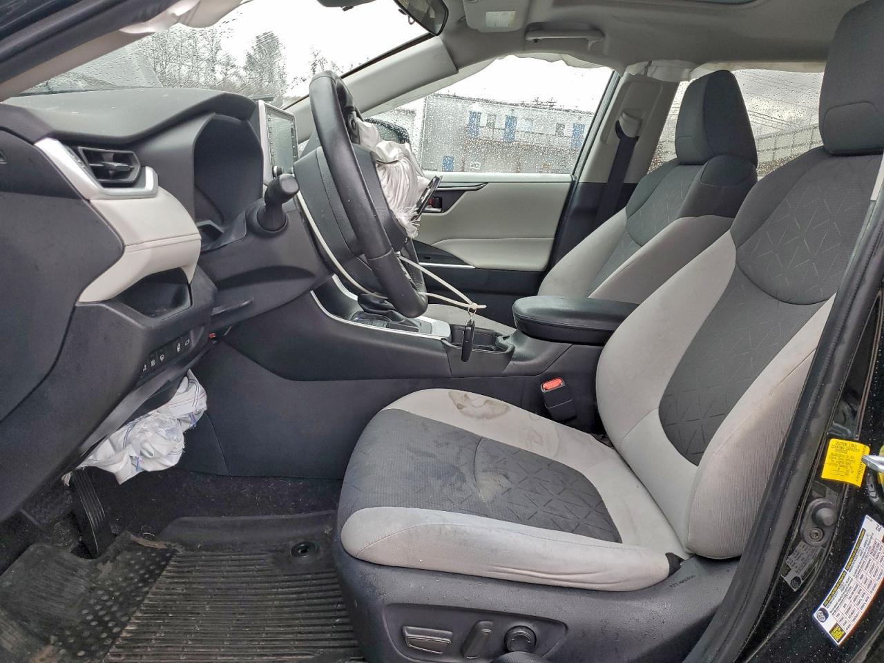 2021 TOYOTA RAV4 XLE photo 7