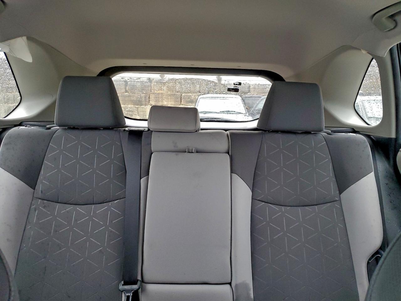 2021 TOYOTA RAV4 XLE photo 10