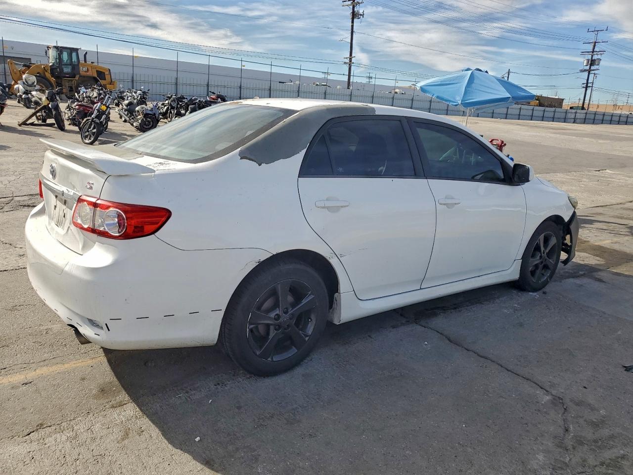 2013 TOYOTA COROLLA BASE photo 3