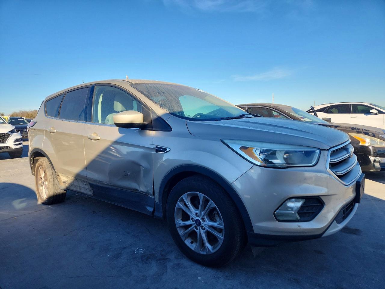 2017 FORD ESCAPE SE photo 4