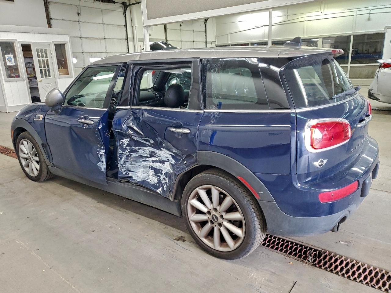 2016 MINI COOPER CLUBMAN photo 2