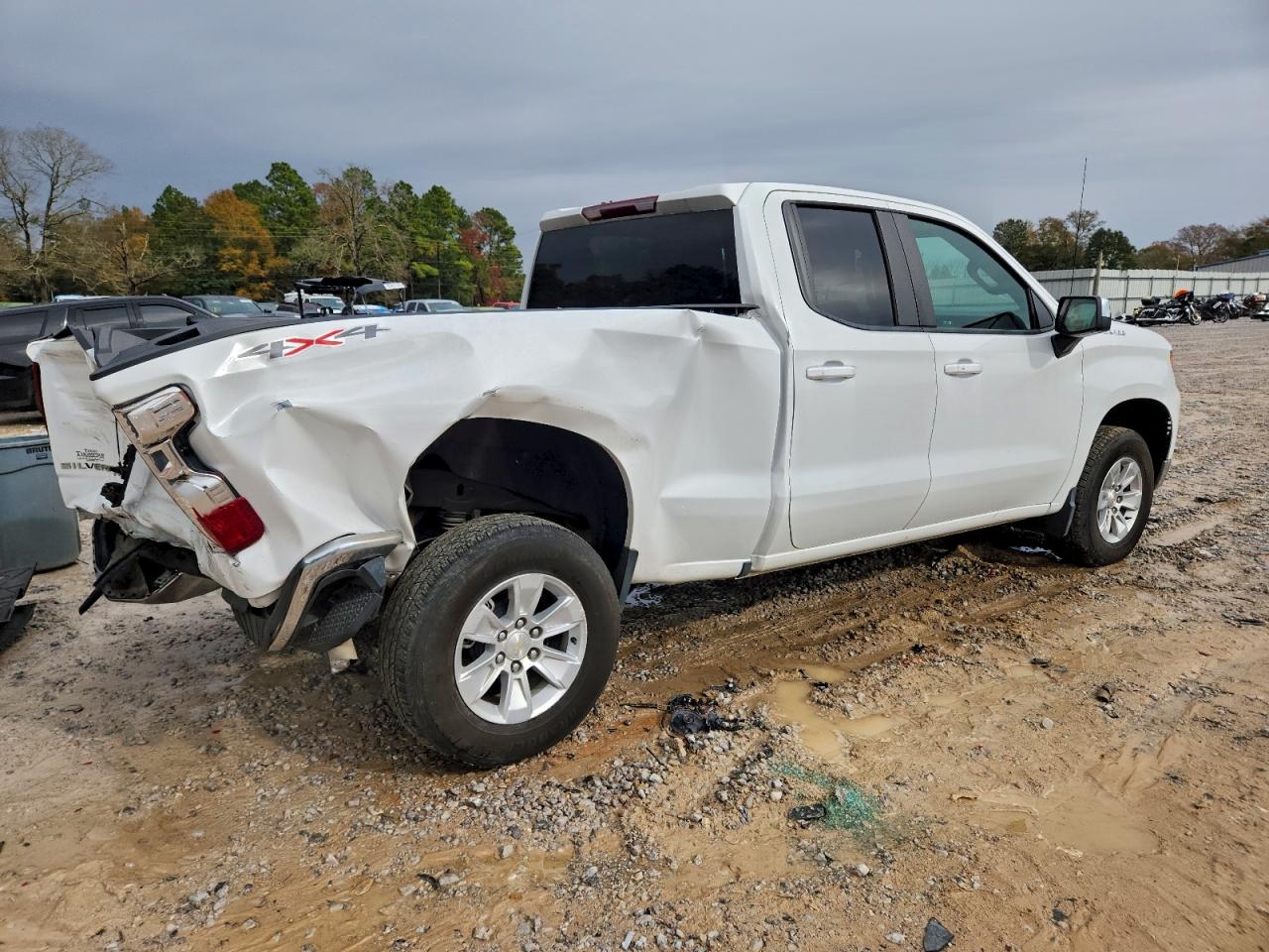 2024 CHEVROLET SILVERADO K1500 LT photo 3
