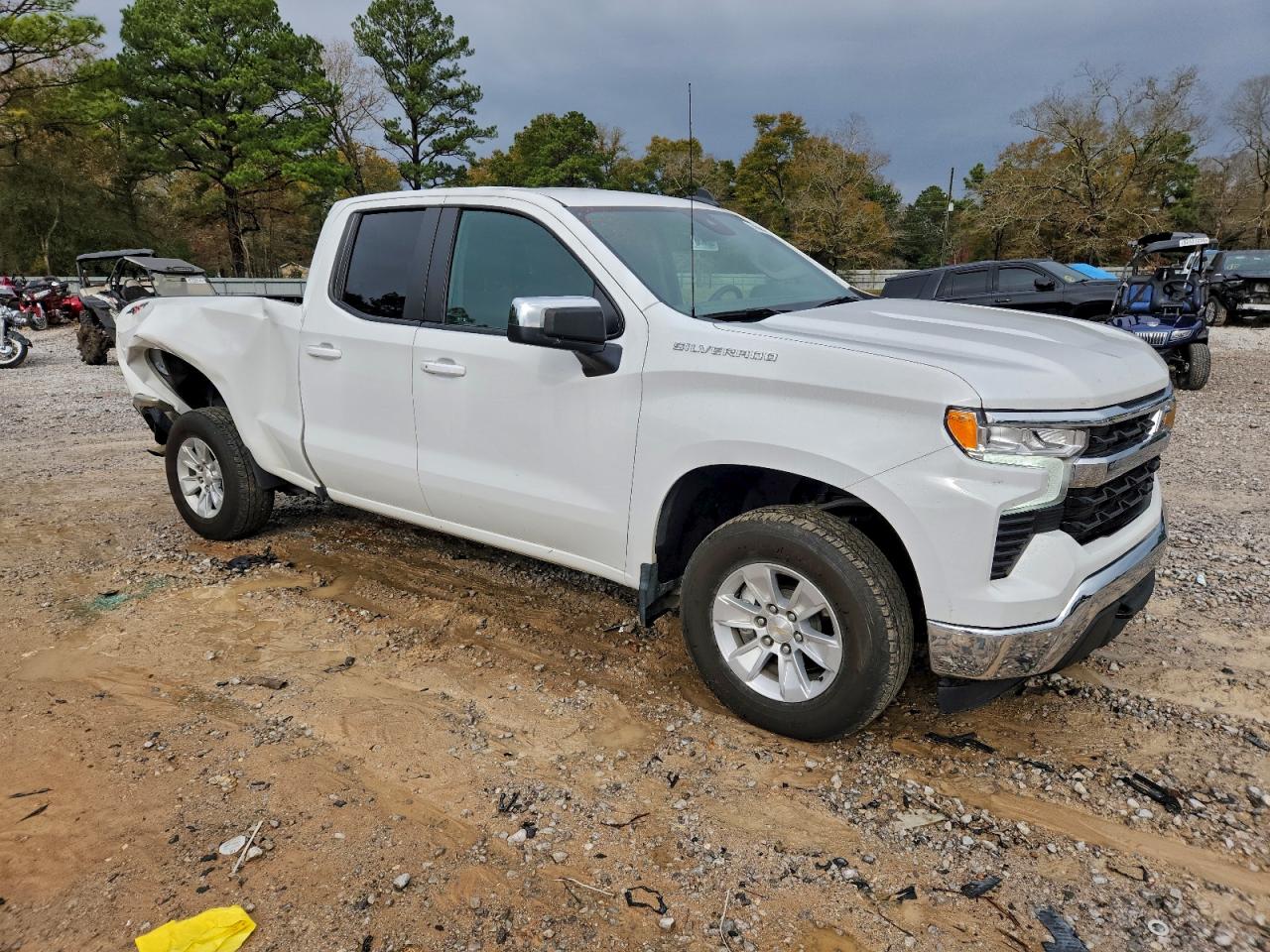 2024 CHEVROLET SILVERADO K1500 LT photo 4