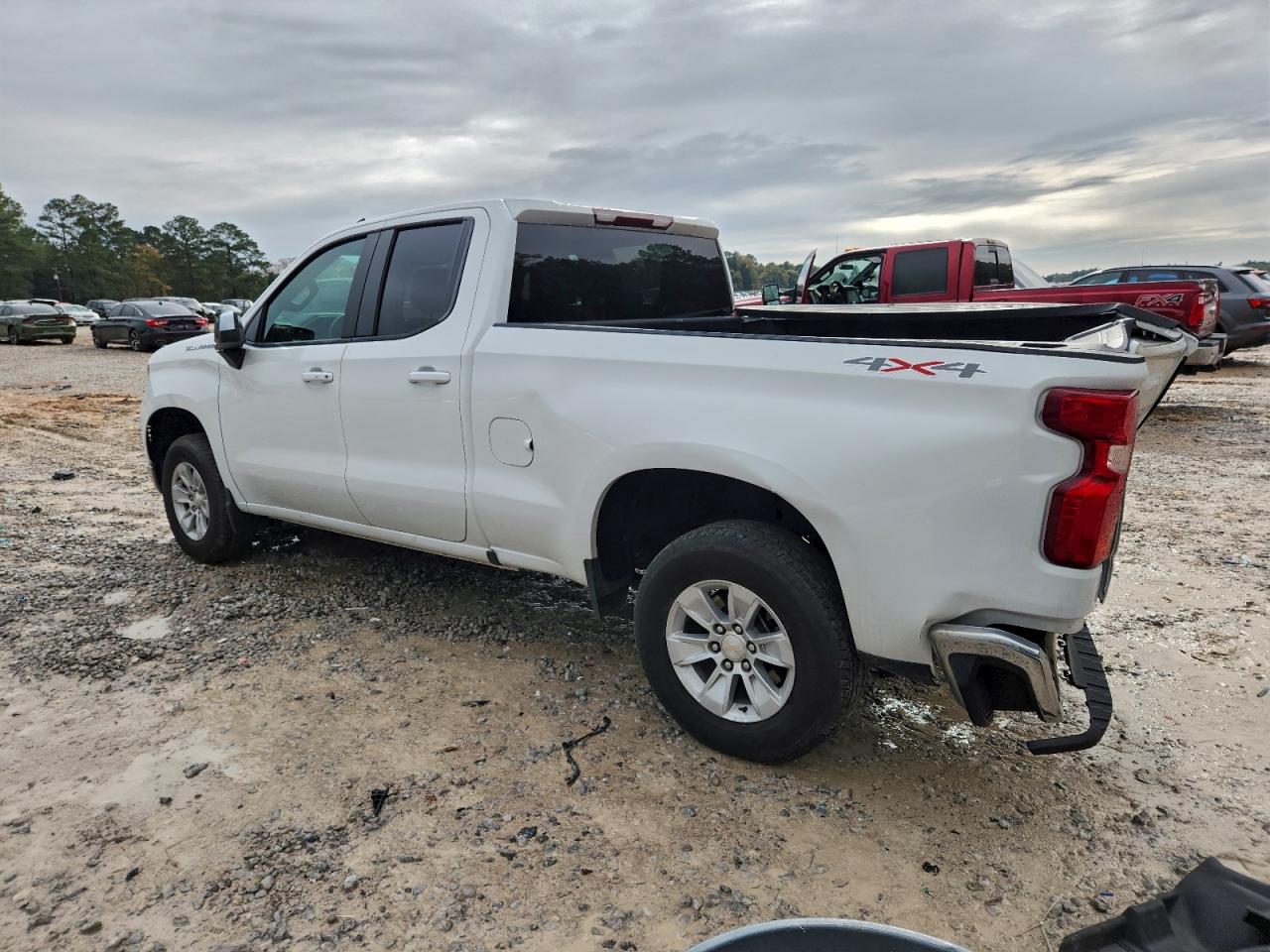 2024 CHEVROLET SILVERADO K1500 LT photo 2