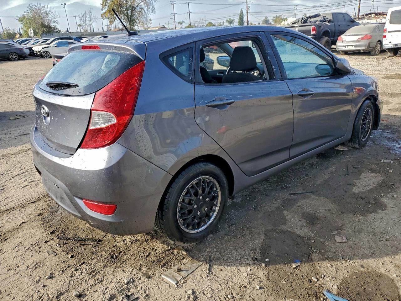 2017 HYUNDAI ACCENT SE photo 5
