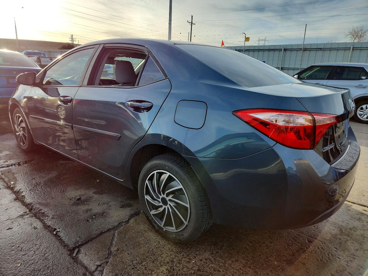 2019 TOYOTA COROLLA L photo 2