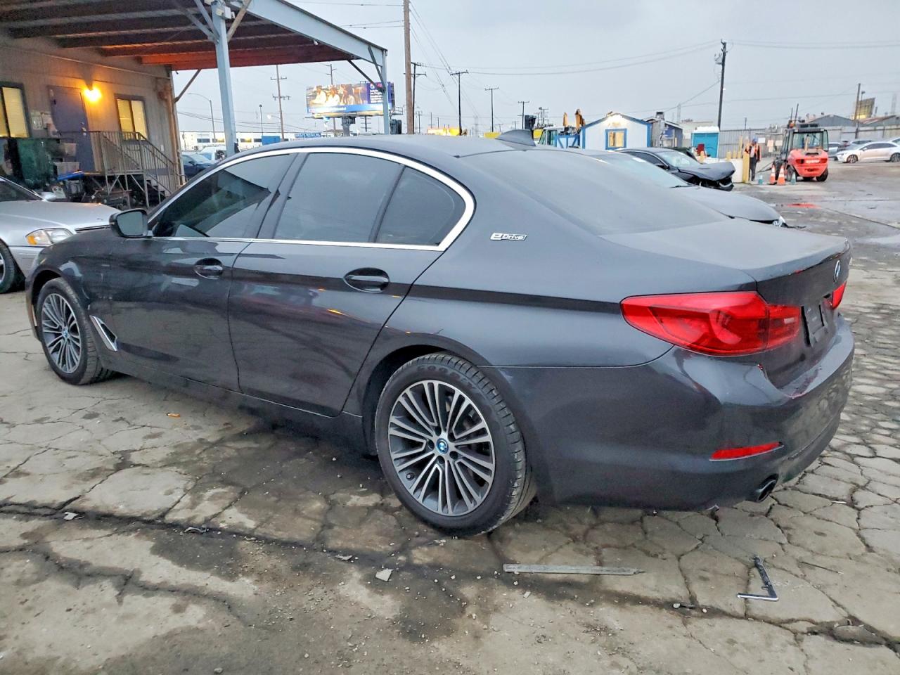 2019 BMW 530E photo 4