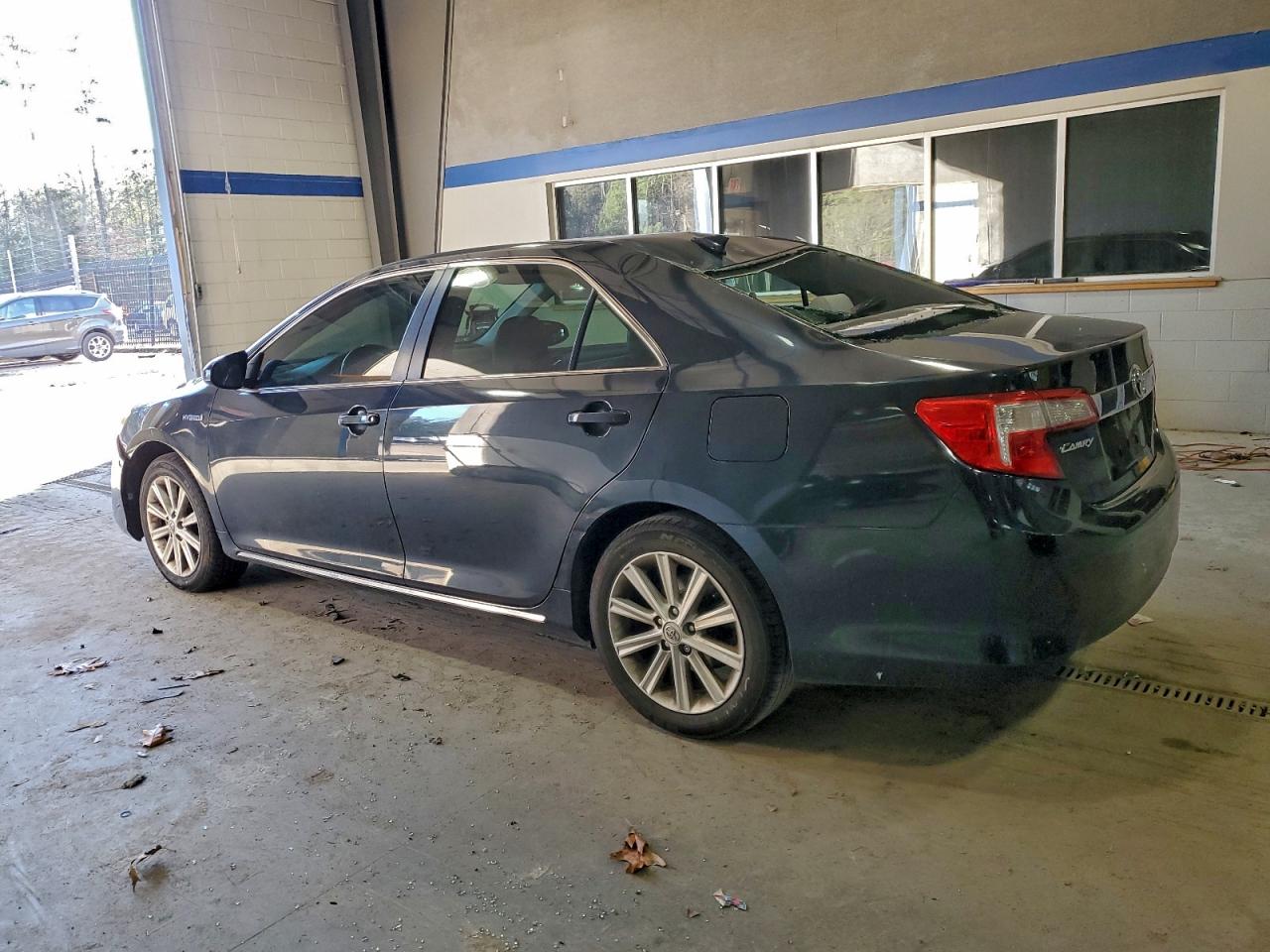 2012 TOYOTA CAMRY HYBRID photo 2