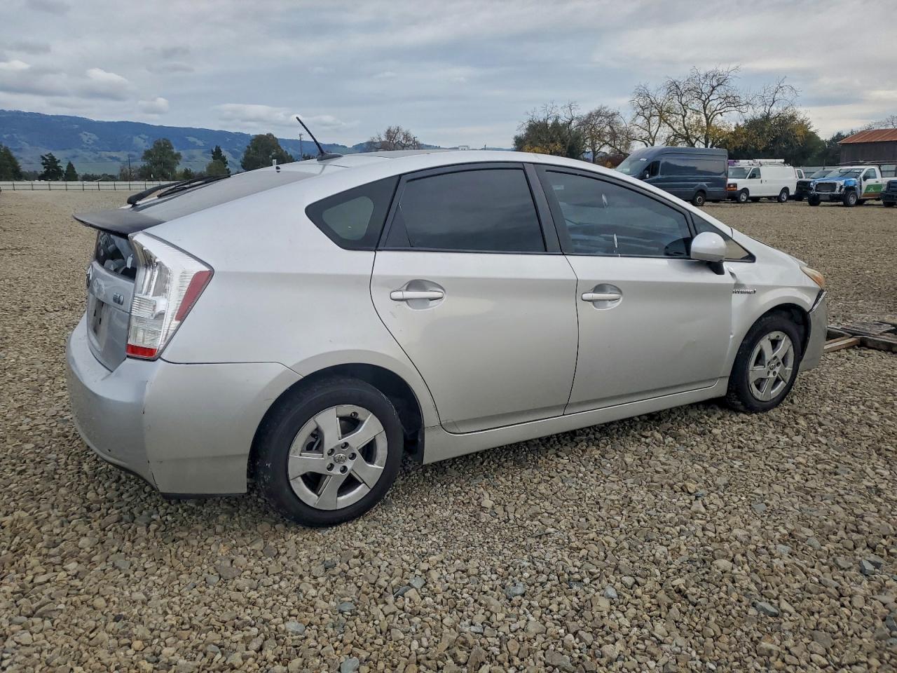 2011 TOYOTA PRIUS photo 3