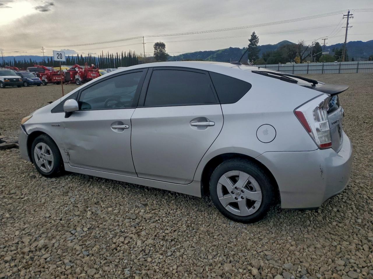 2011 TOYOTA PRIUS photo 2