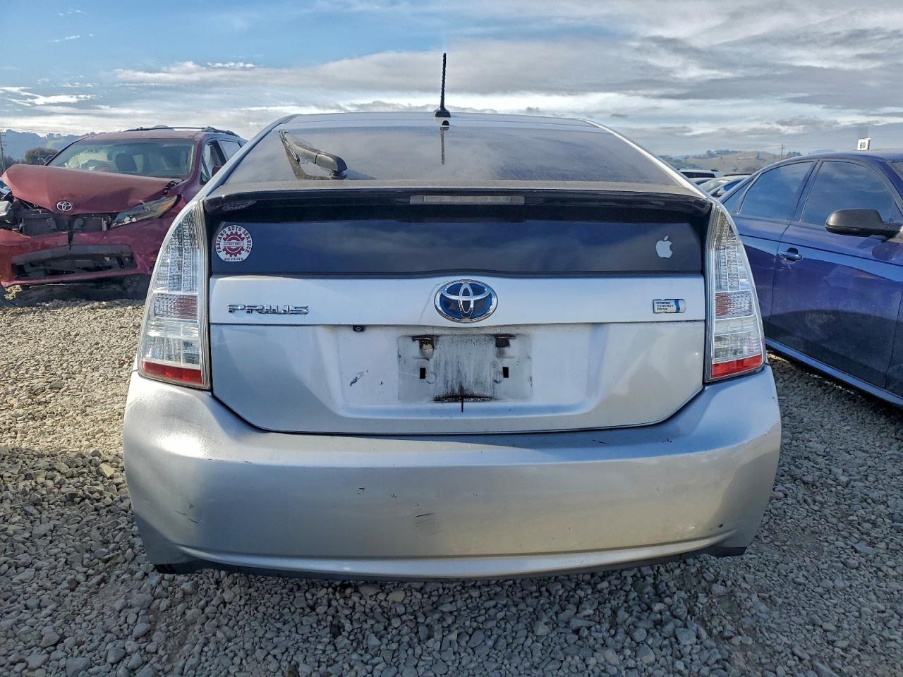 2011 TOYOTA PRIUS photo 6