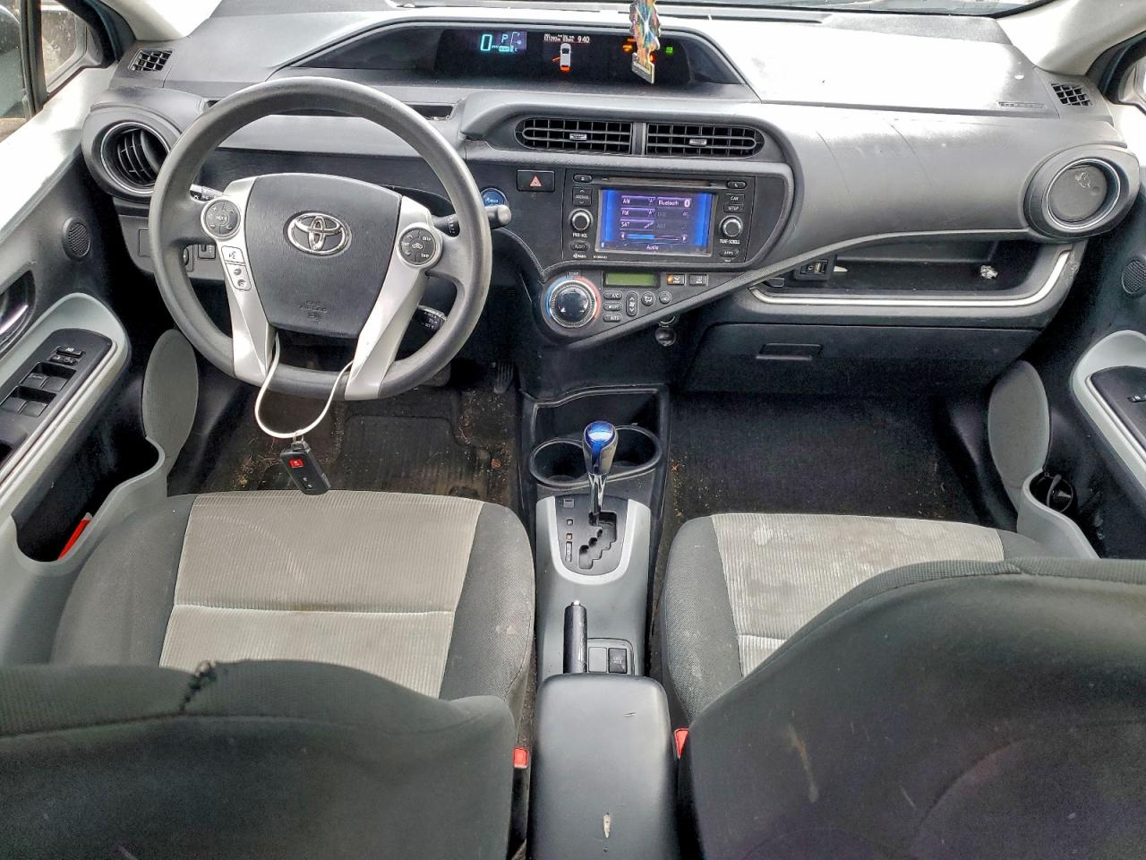2014 TOYOTA PRIUS C photo 8