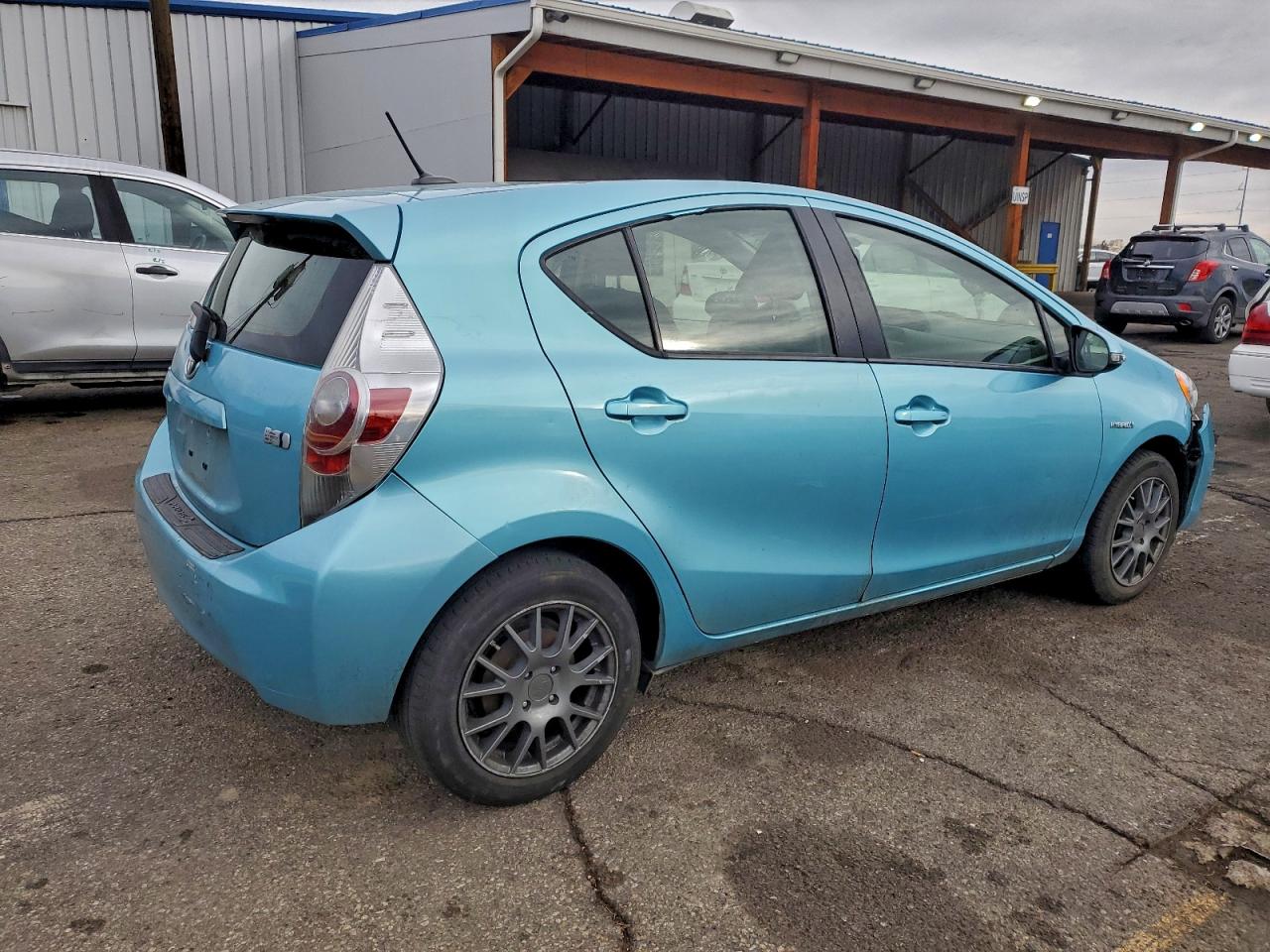 2014 TOYOTA PRIUS C photo 3