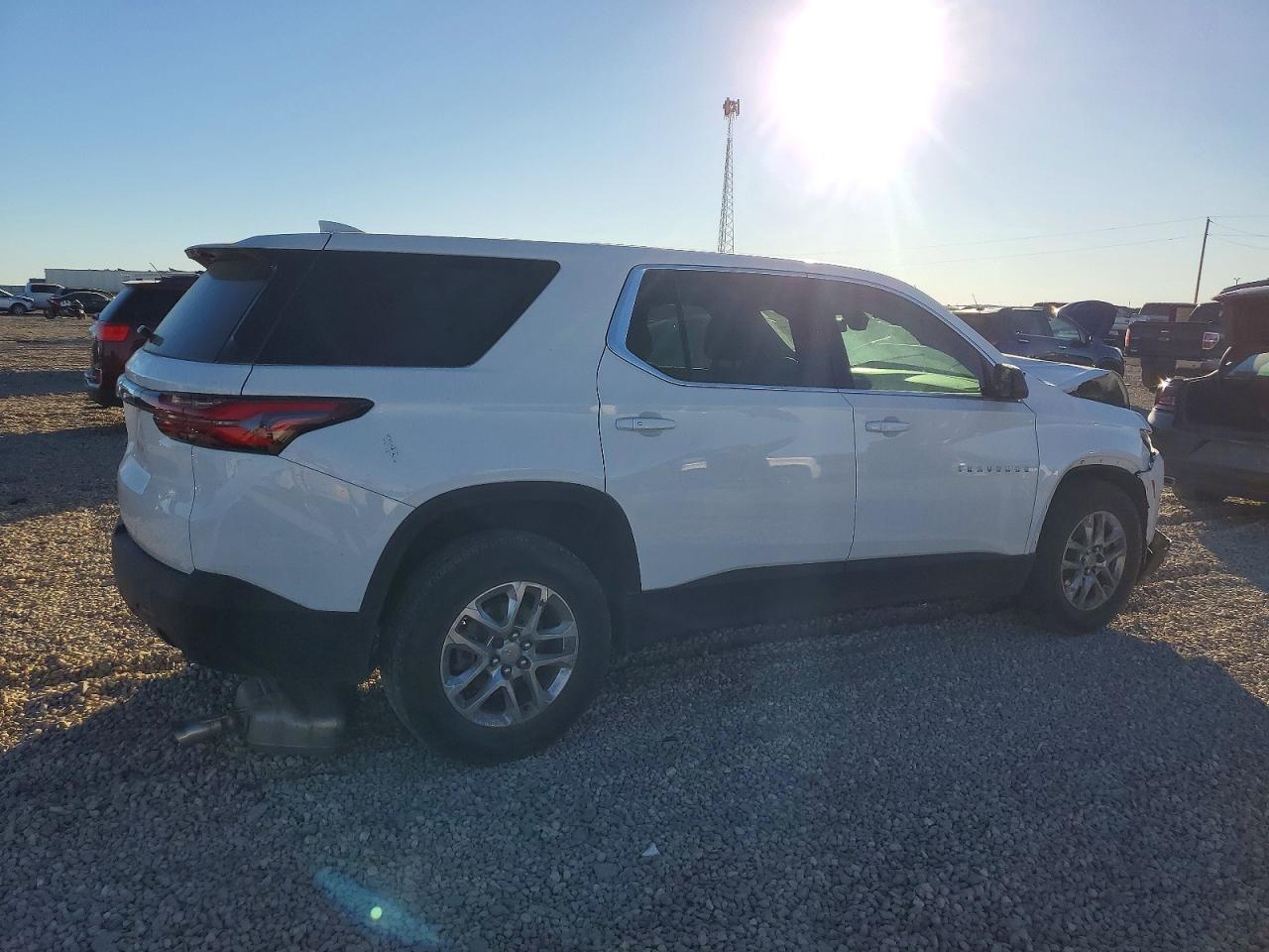 2023 CHEVROLET TRAVERSE LS photo 3