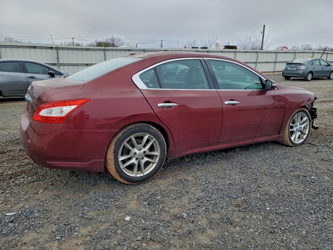 2010 NISSAN MAXIMA S photo 3