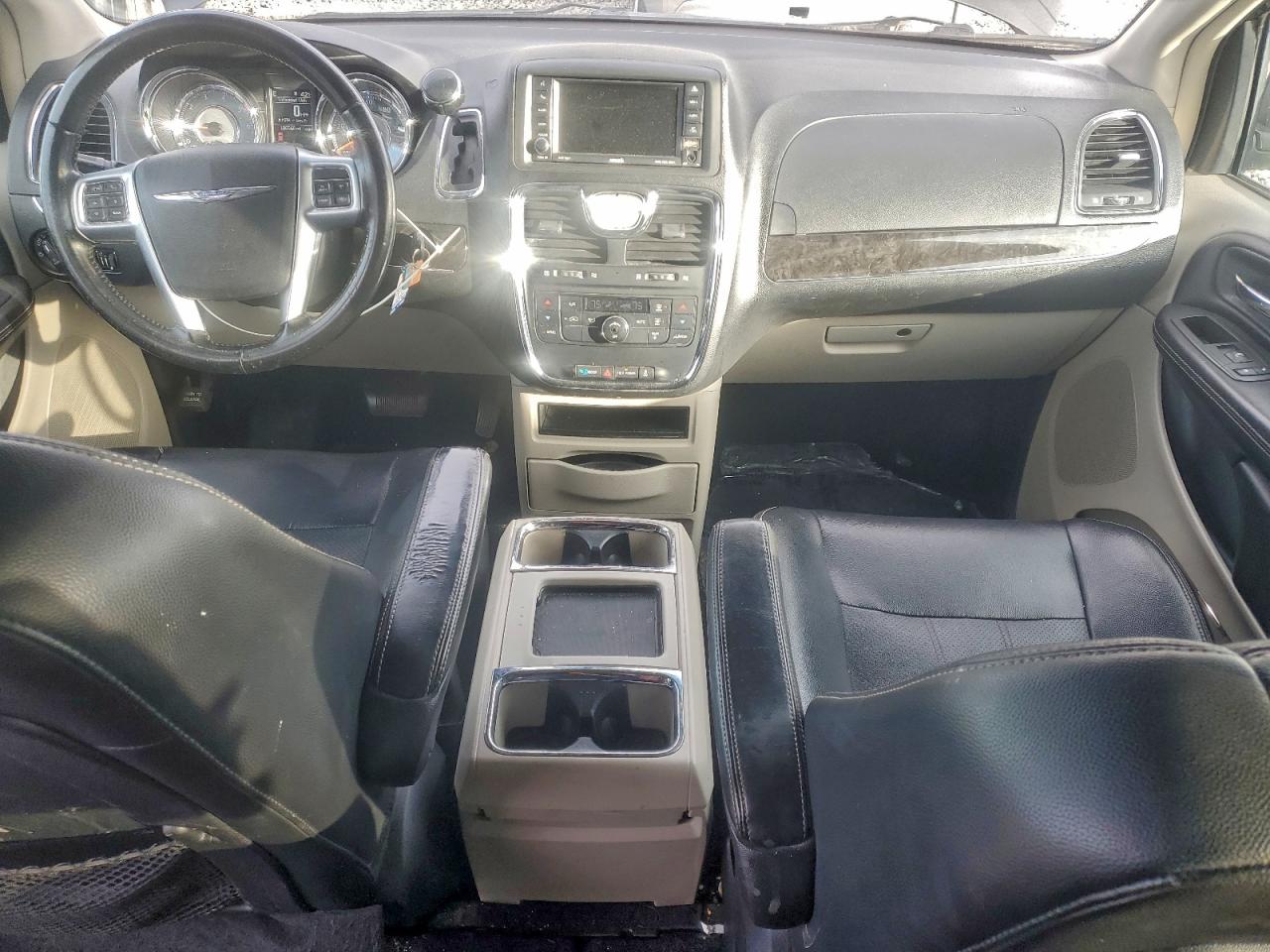 2012 CHRYSLER TOWN & COUNTRY TOURING photo 8