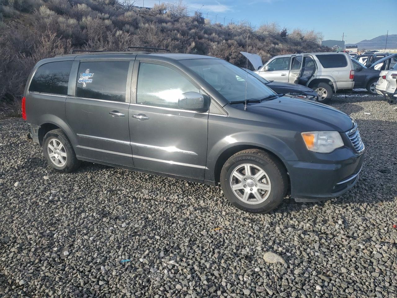 2012 CHRYSLER TOWN & COUNTRY TOURING photo 4