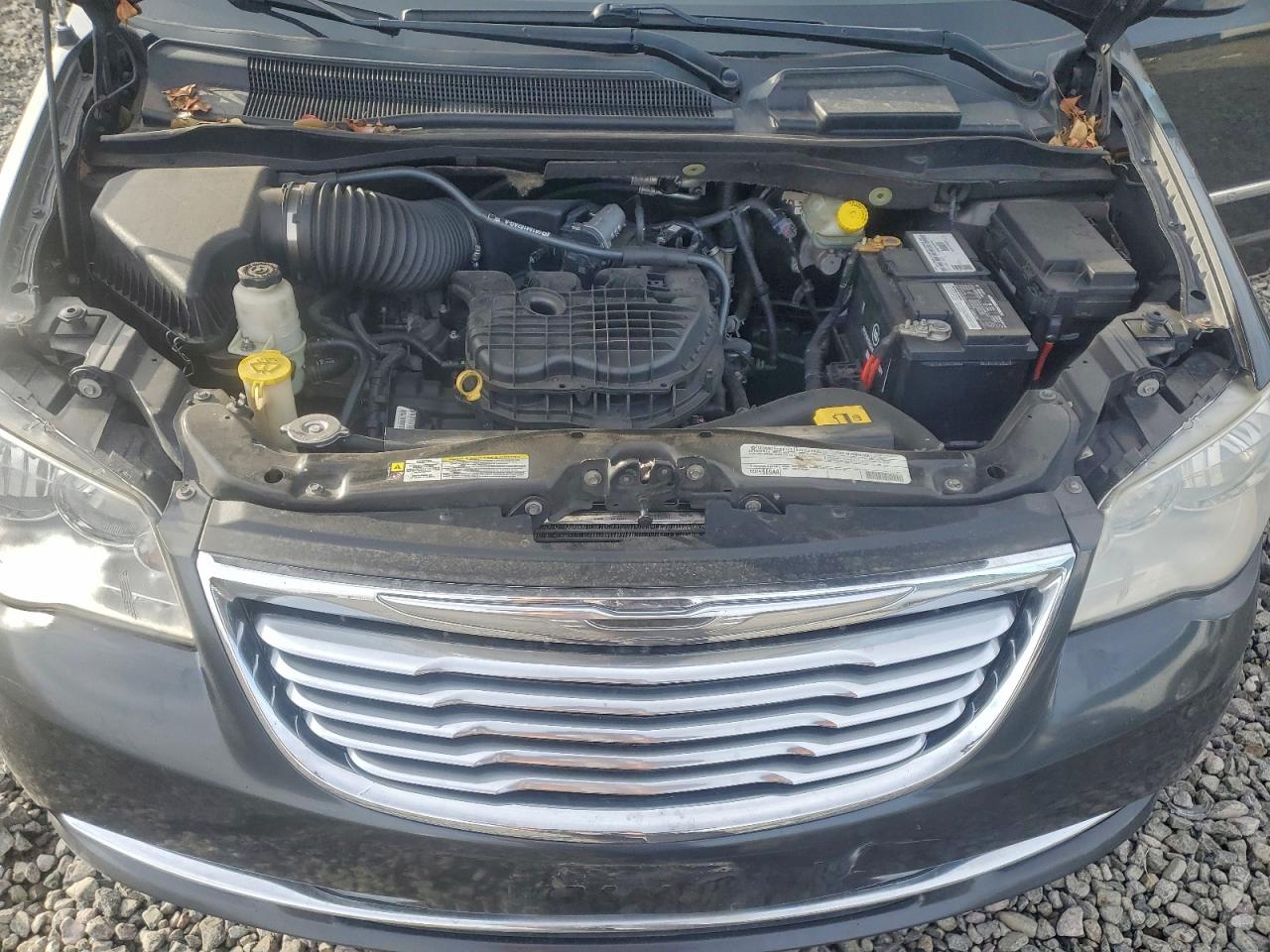 2012 CHRYSLER TOWN & COUNTRY TOURING photo 12