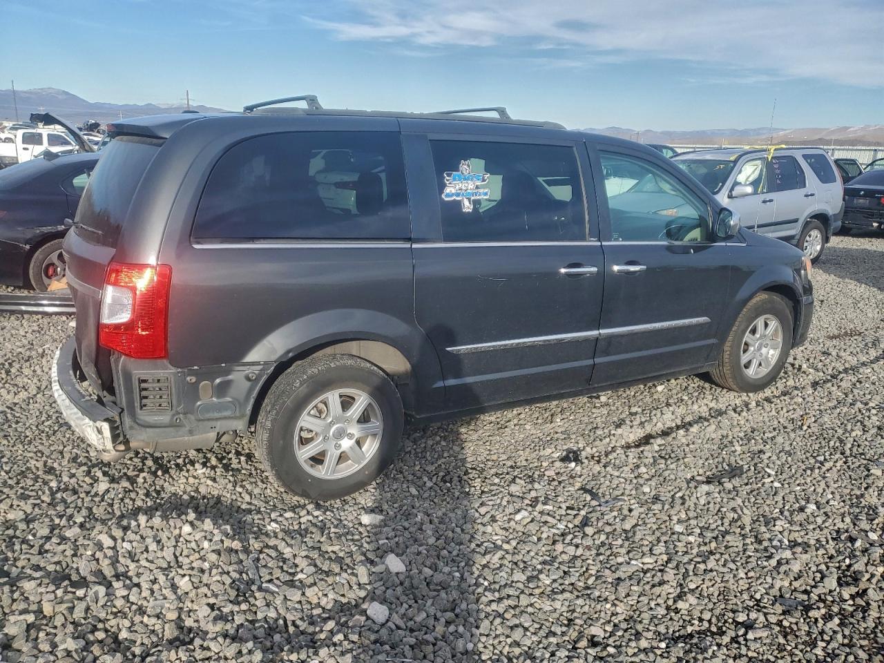 2012 CHRYSLER TOWN & COUNTRY TOURING photo 3
