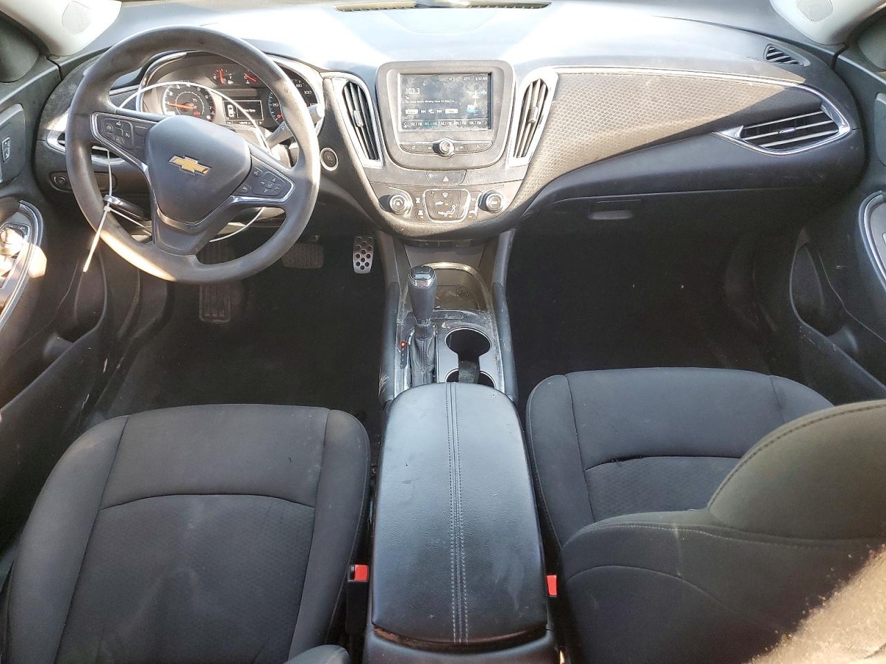 2017 CHEVROLET MALIBU LT photo 8