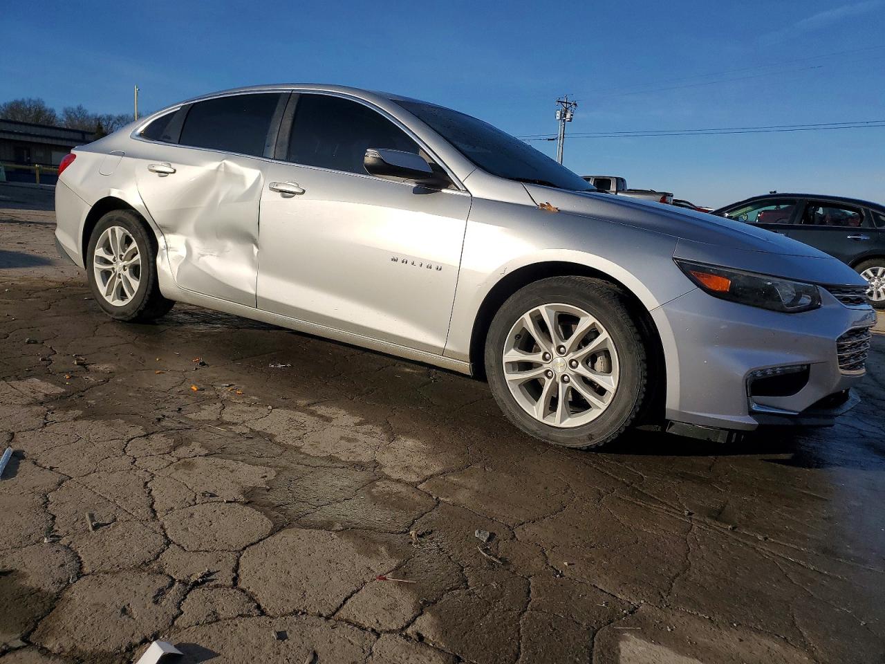2017 CHEVROLET MALIBU LT photo 4