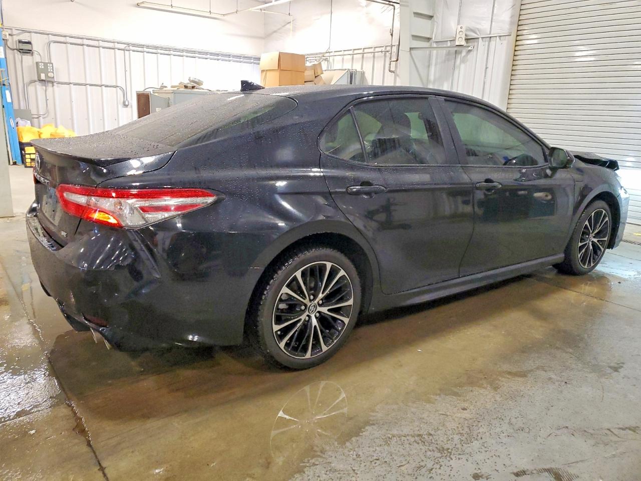 2019 TOYOTA CAMRY L photo 3