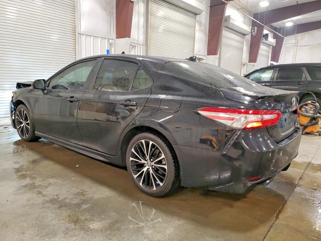 2019 TOYOTA CAMRY L photo 2