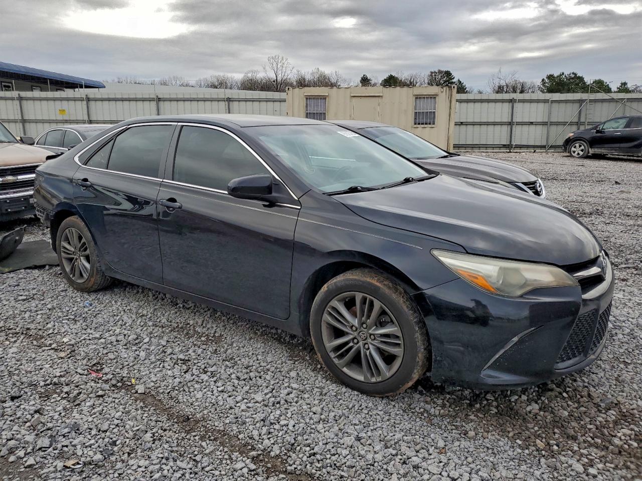 2015 TOYOTA CAMRY LE photo 4