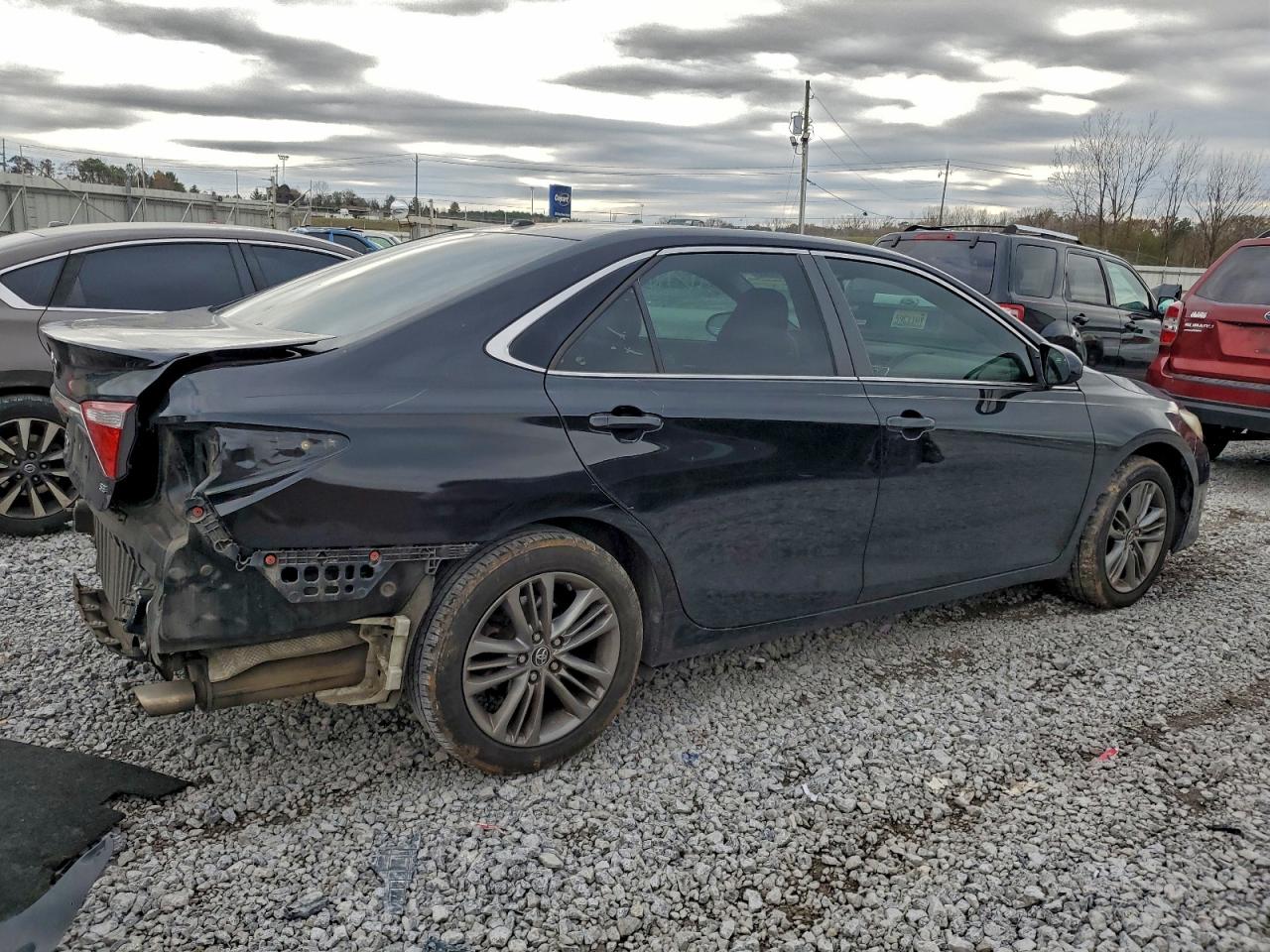2015 TOYOTA CAMRY LE photo 3