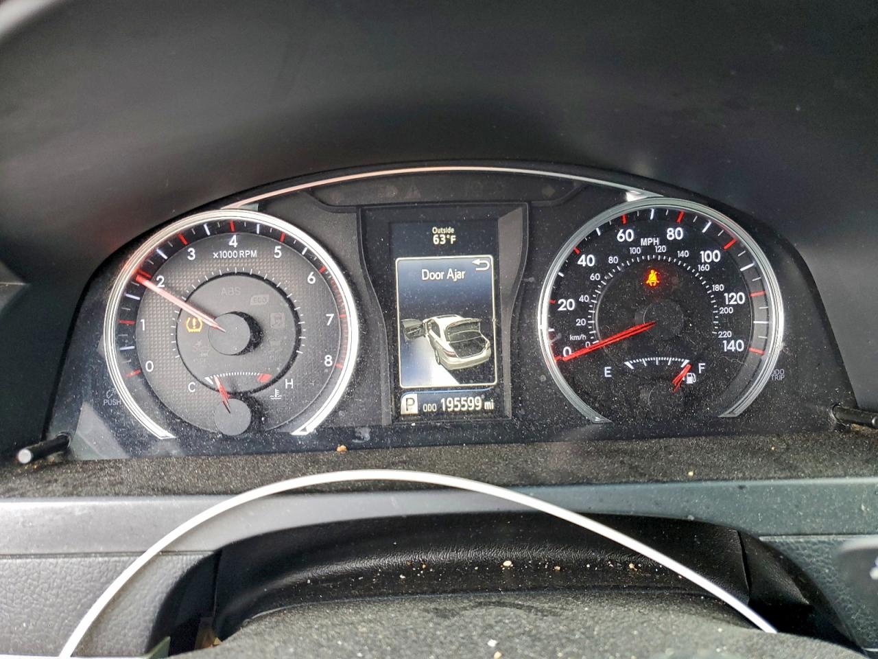 2015 TOYOTA CAMRY LE photo 9