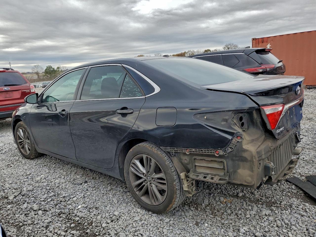 2015 TOYOTA CAMRY LE photo 2