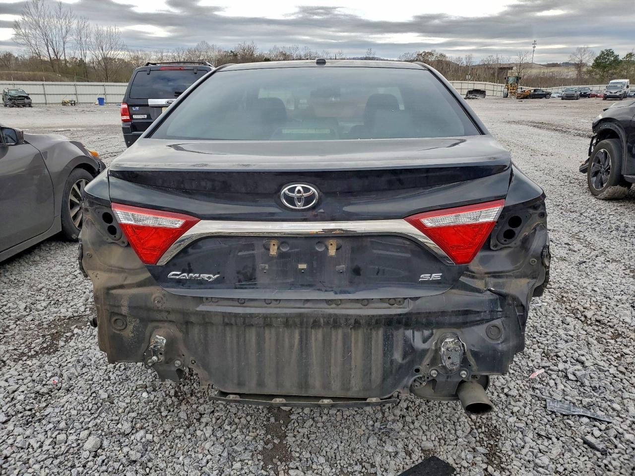 2015 TOYOTA CAMRY LE photo 6