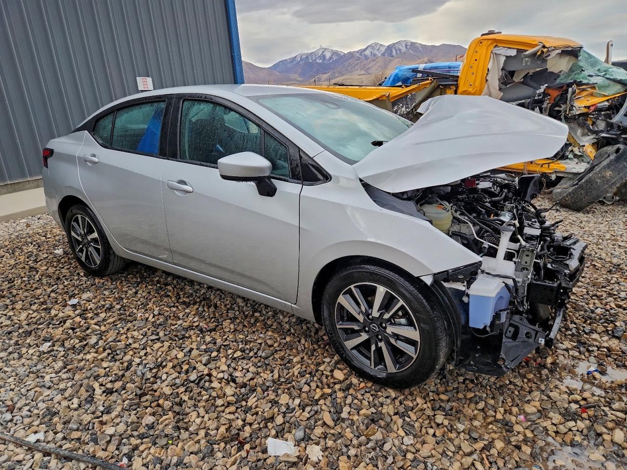2025 NISSAN VERSA SV photo 4
