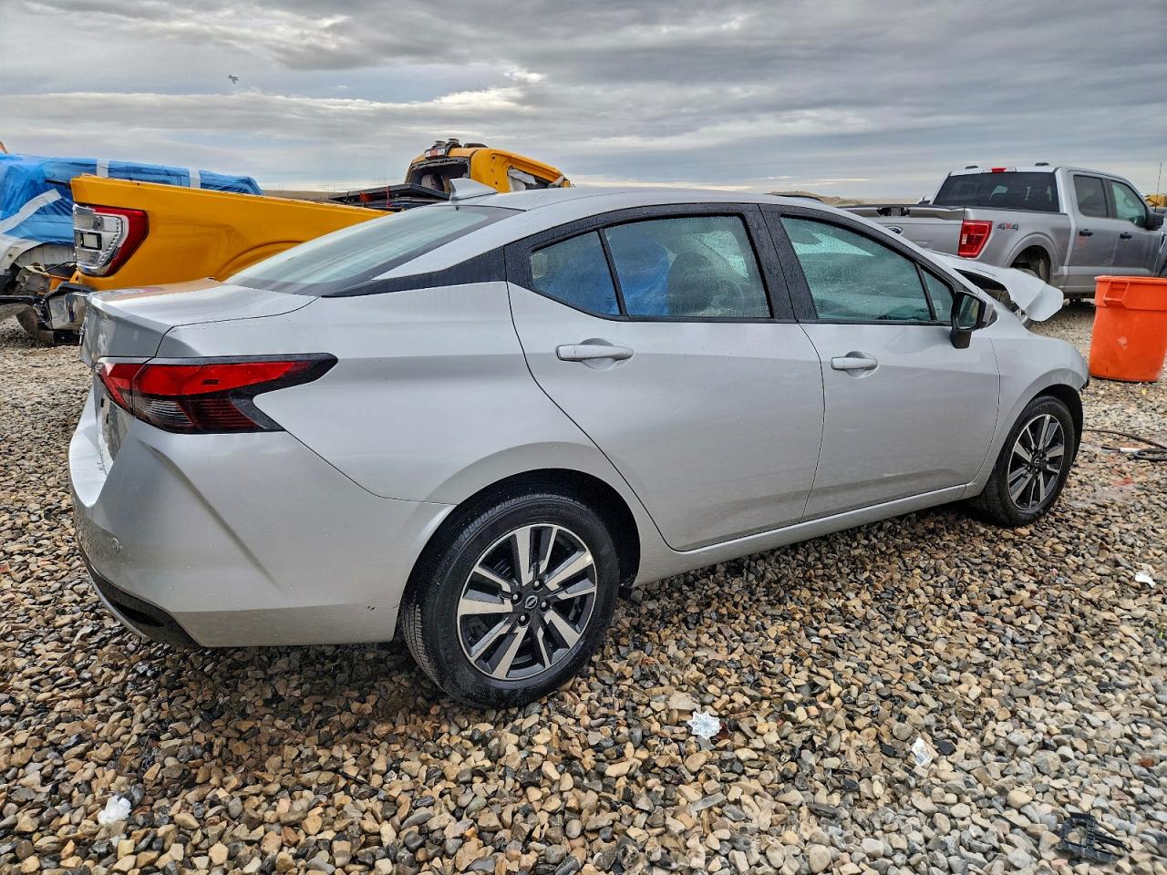 2025 NISSAN VERSA SV photo 3