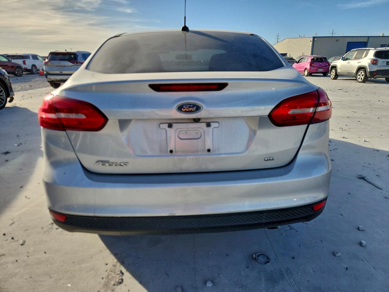 2017 FORD FOCUS SE photo 11