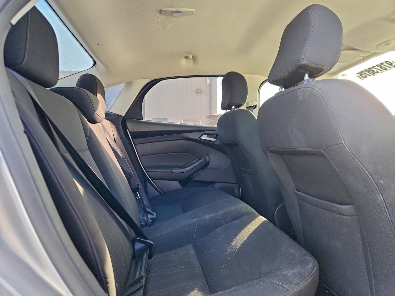 2017 FORD FOCUS SE photo 19