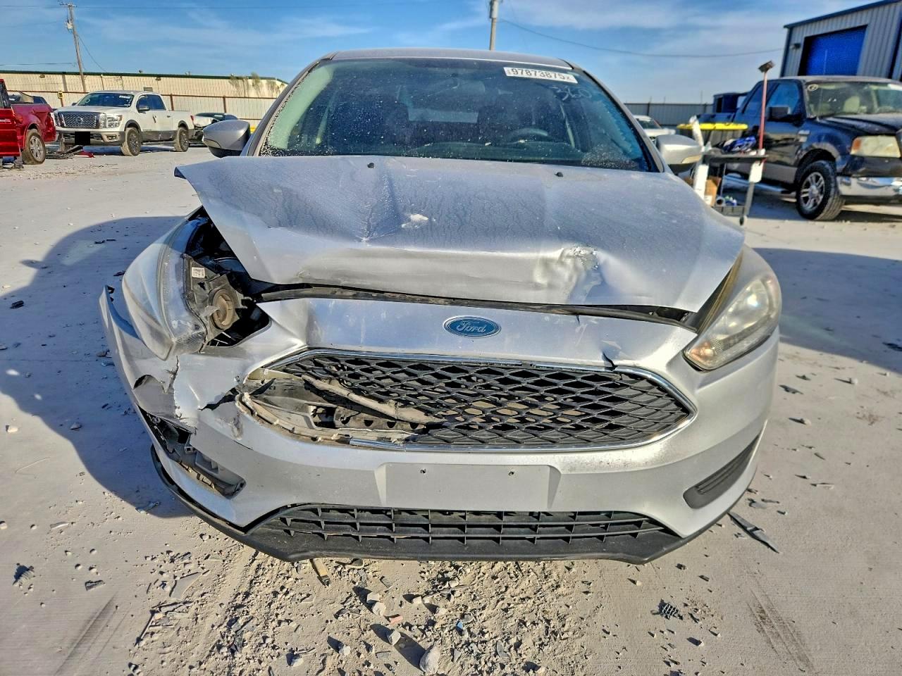 2017 FORD FOCUS SE photo 9