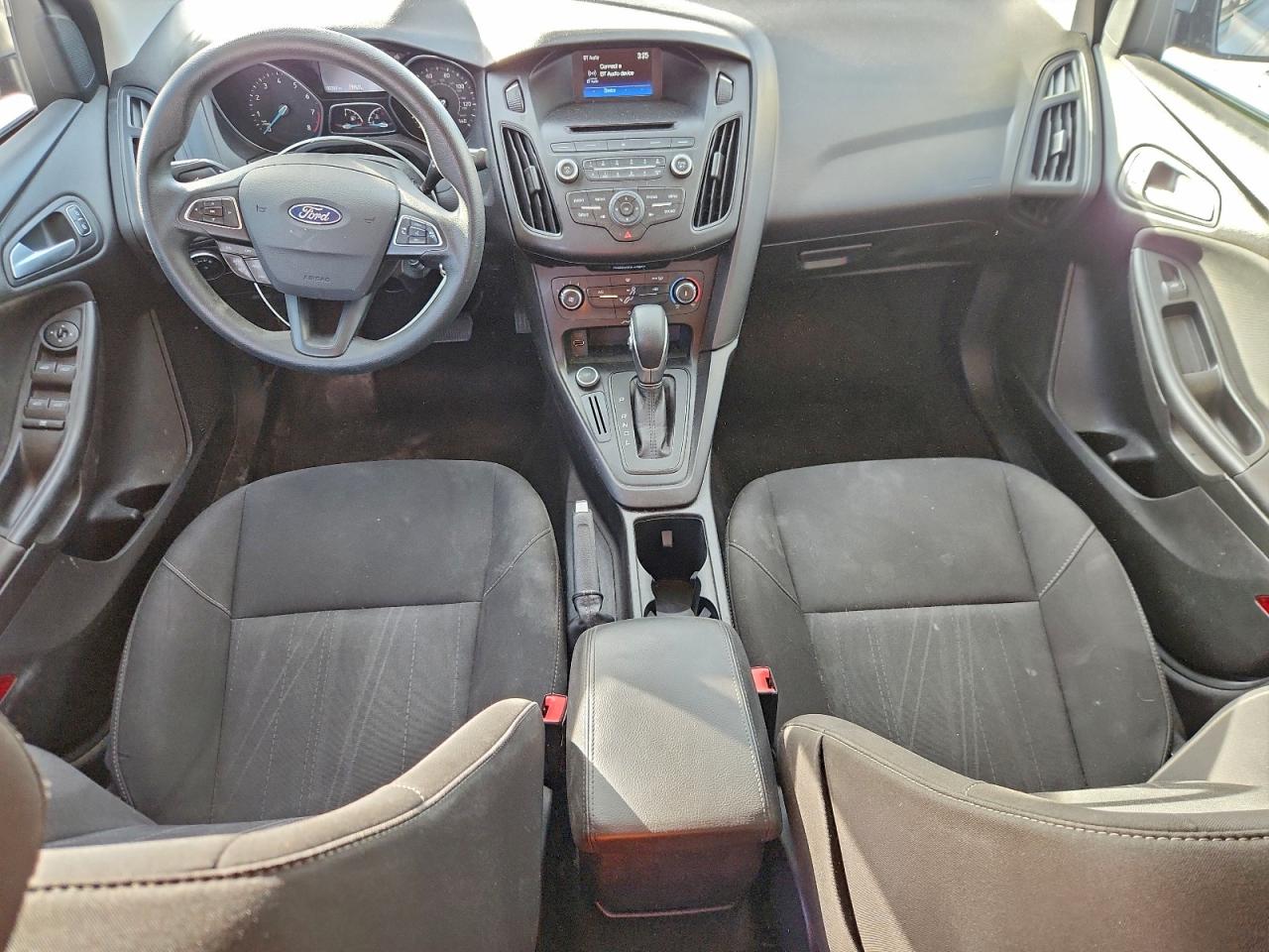 2017 FORD FOCUS SE photo 15