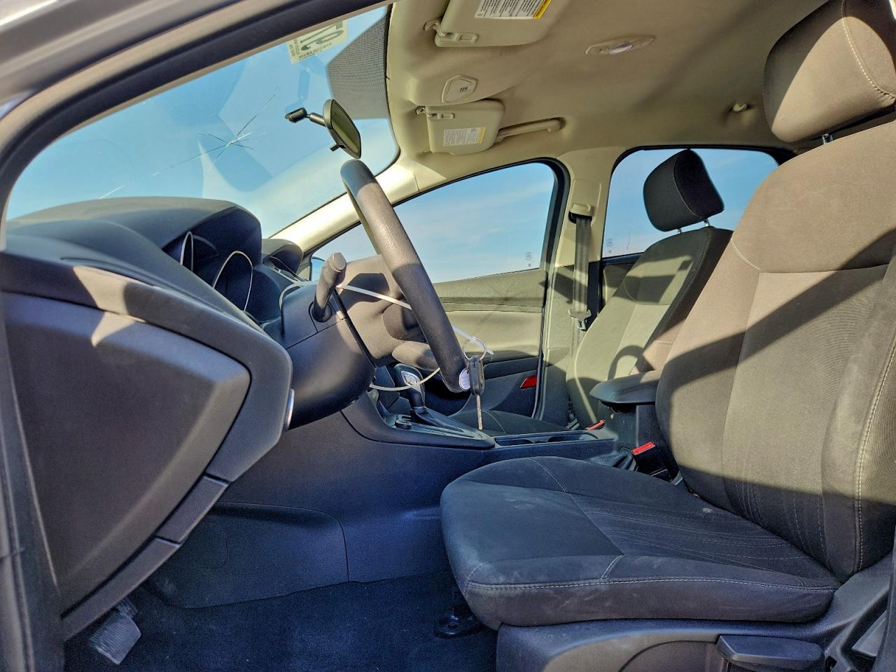 2017 FORD FOCUS SE photo 13