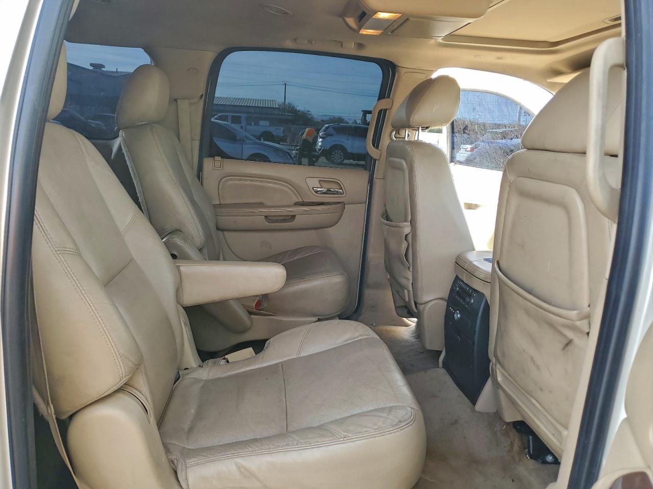 2011 CADILLAC ESCALADE ESV PREMIUM photo 21
